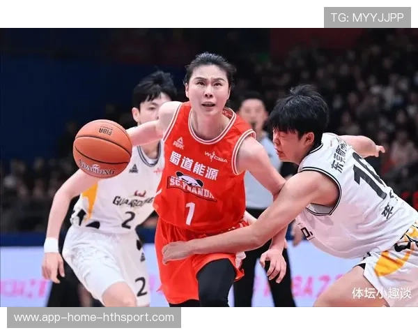 四川女篮火力全开：以激情与实力再创辉煌