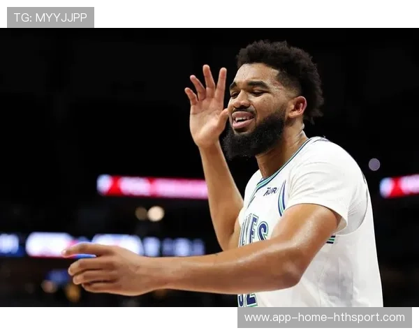 唐斯脚步轻盈完成勾手,森林狼进攻锐利