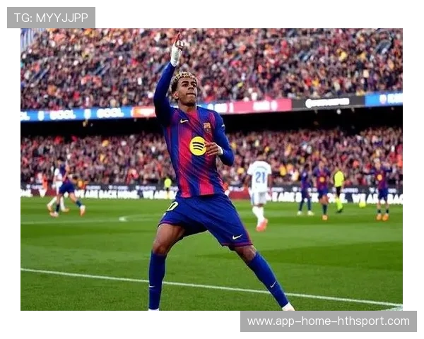 巴萨佩德里边路传中后点头球命中诺坎普震动